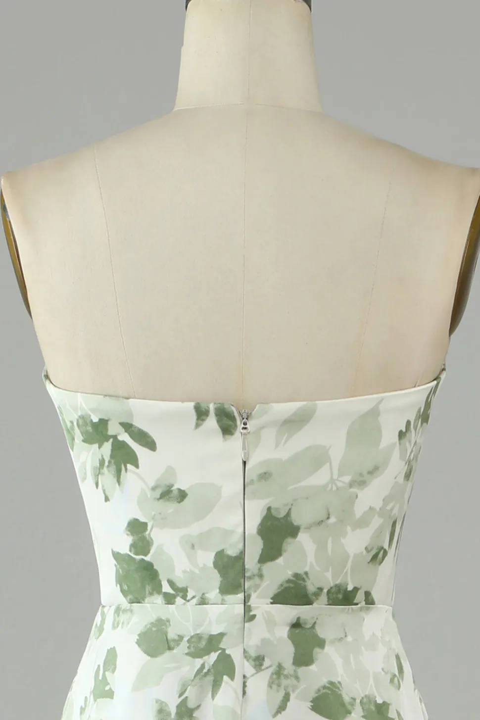 Vestido de dama de honra longo estampado estampado sem alças assimétrico