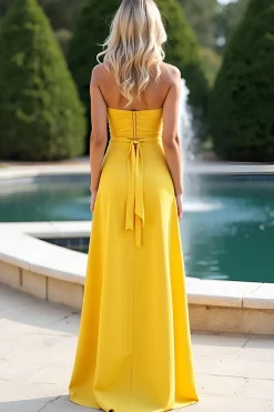Vestido de dama de honra amarelo querido Ruched High-Slit Sheath com gravata traseira