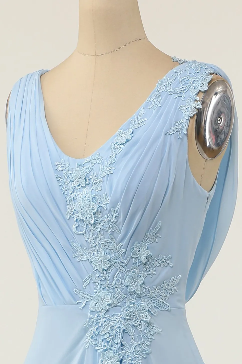 Vestido de dama de honra azul de pescoço em V com ruffle