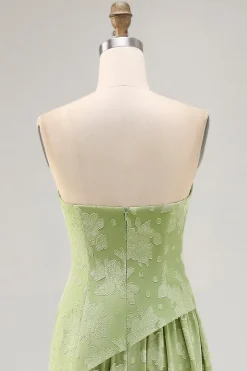 Vestido de dama de honra verde Sage estampado sem alças floral com fenda