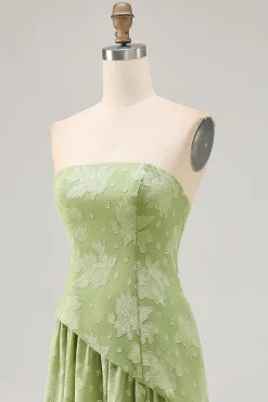 Vestido de dama de honra verde Sage estampado sem alças floral com fenda