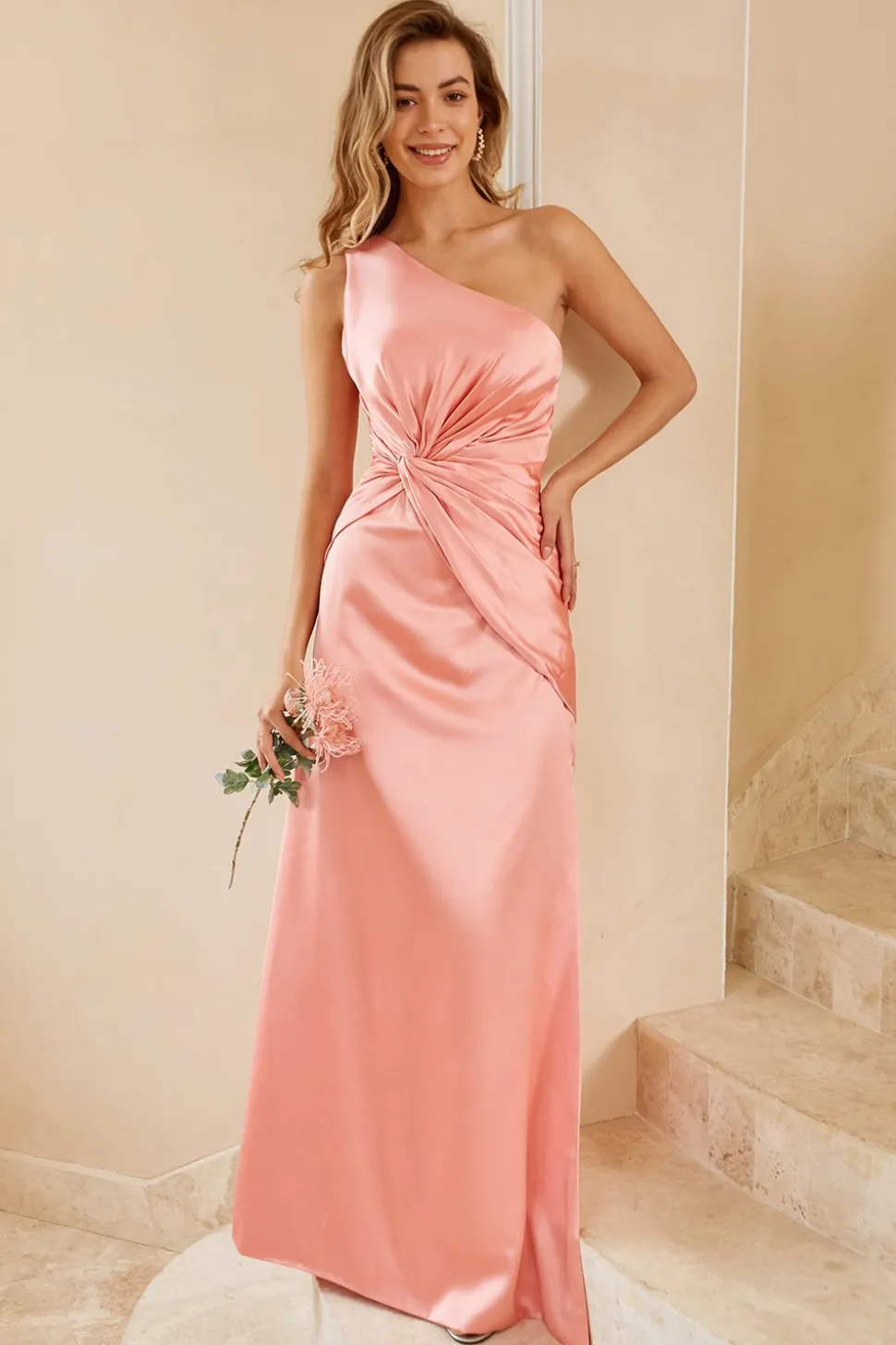 Vestido de dama de honra de ombro de pêssego com folhos