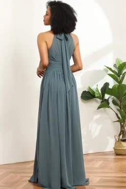 Vestido de dama de honra de chiffon longo e franzido cinza com fenda