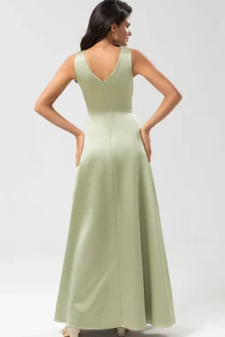 Vestido de dama de honra verde acetinado com pregas