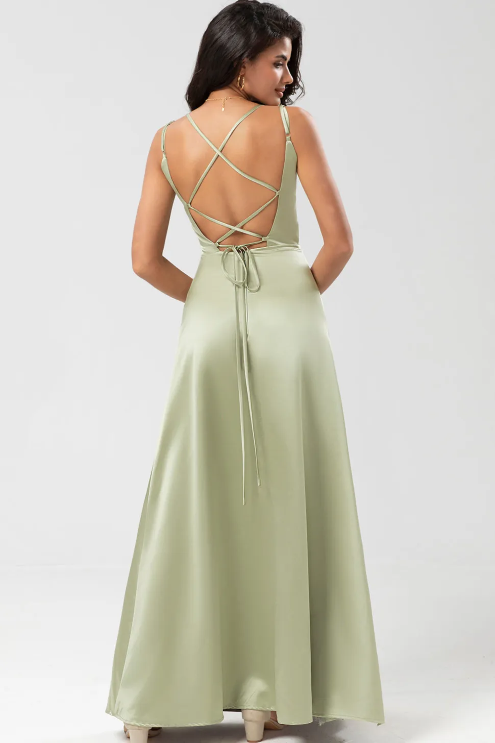 Vestido de dama de honra verde acetinado com renda-up de volta