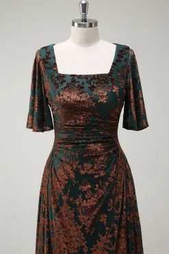 Vestido de dama de honra longo de pescoço quadrado verde escuro com mangas curtas