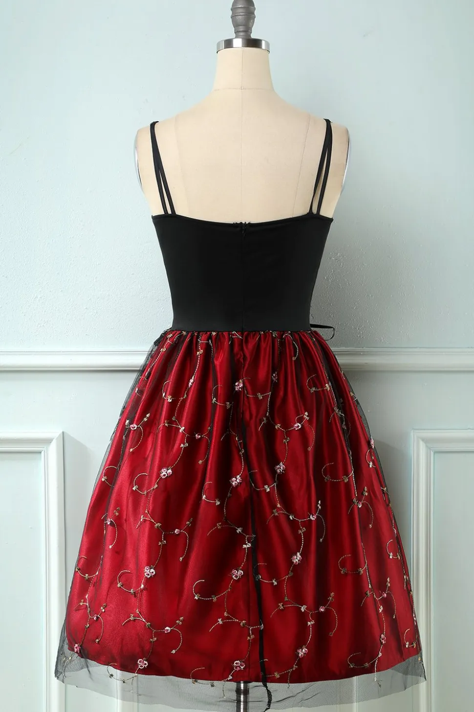 Vestido de estilo retro bordado da Borgonha