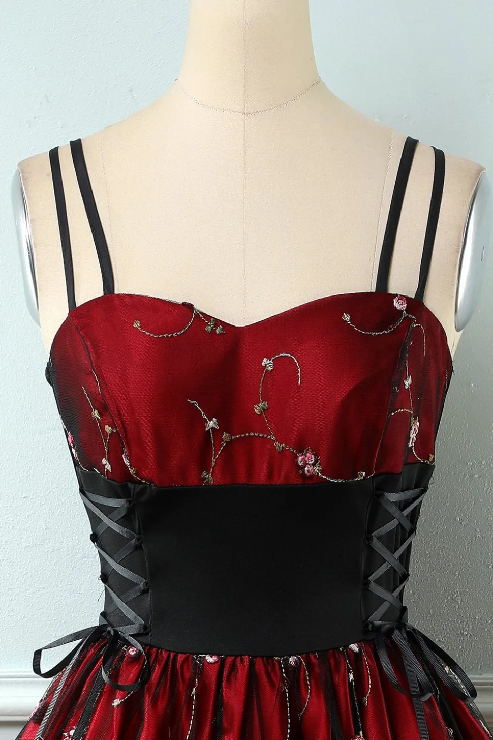 Vestido de estilo retro bordado da Borgonha