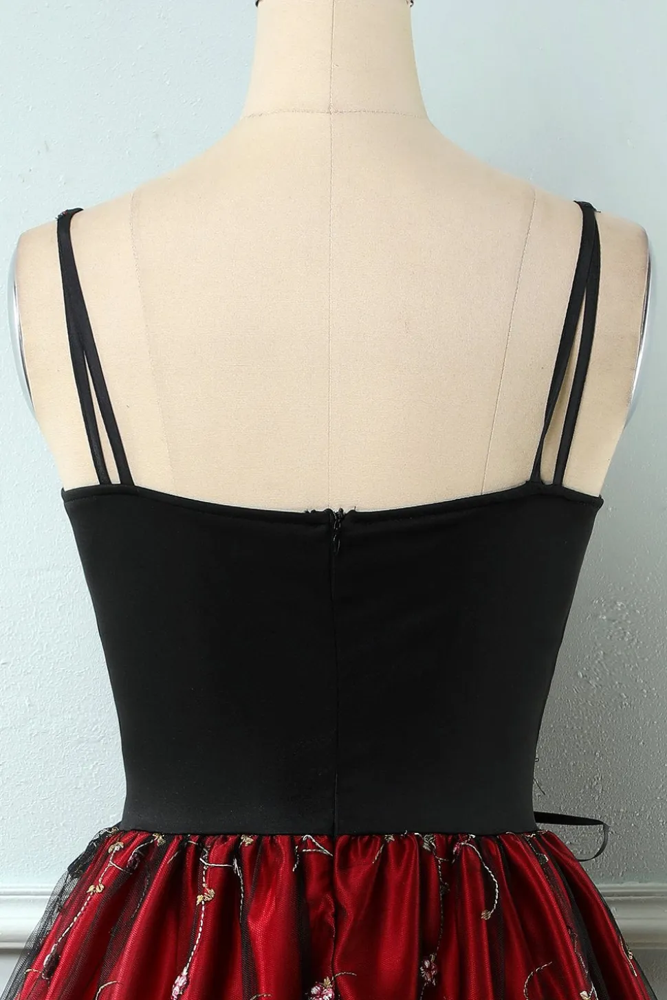 Vestido de estilo retro bordado da Borgonha