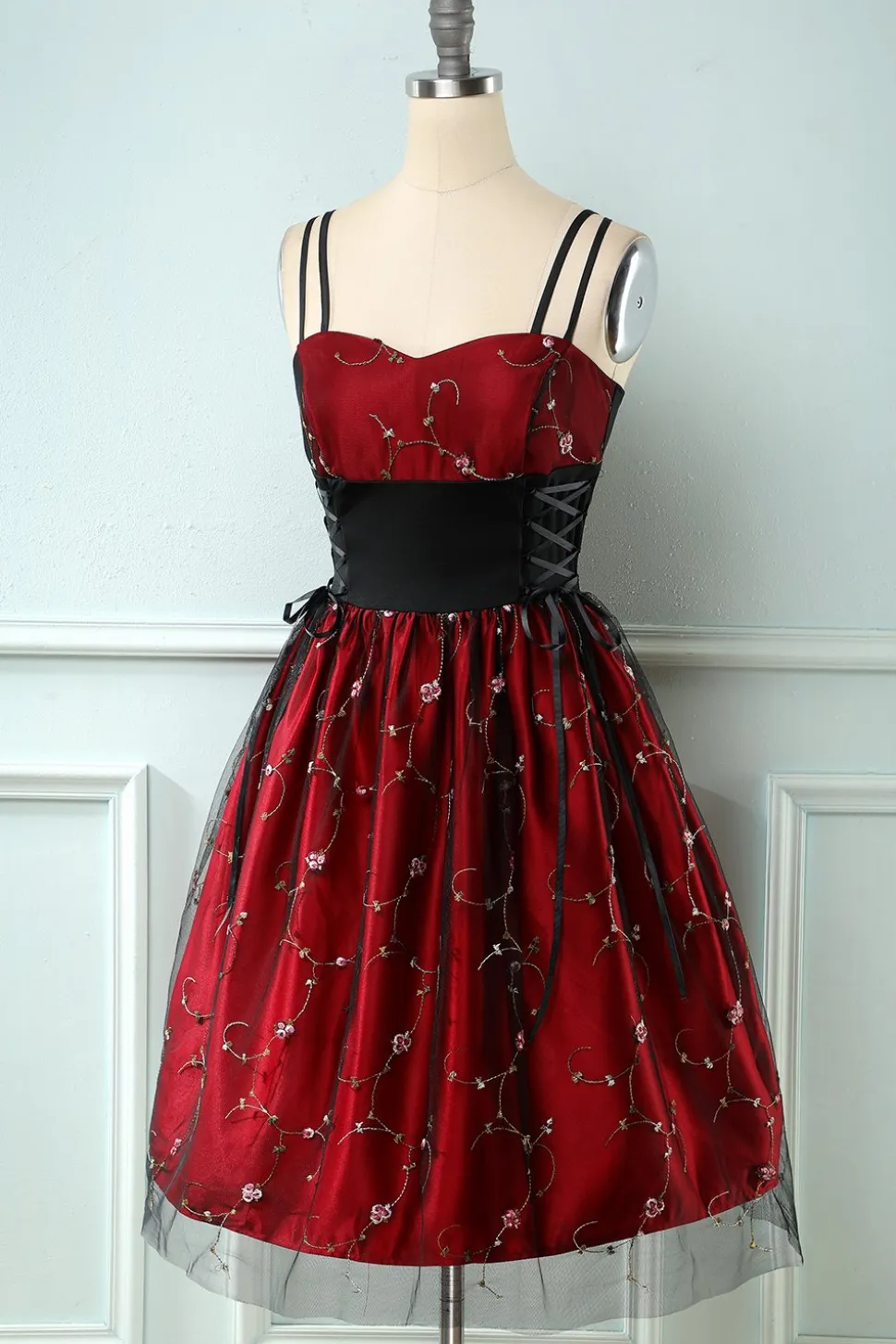 Vestido de estilo retro bordado da Borgonha