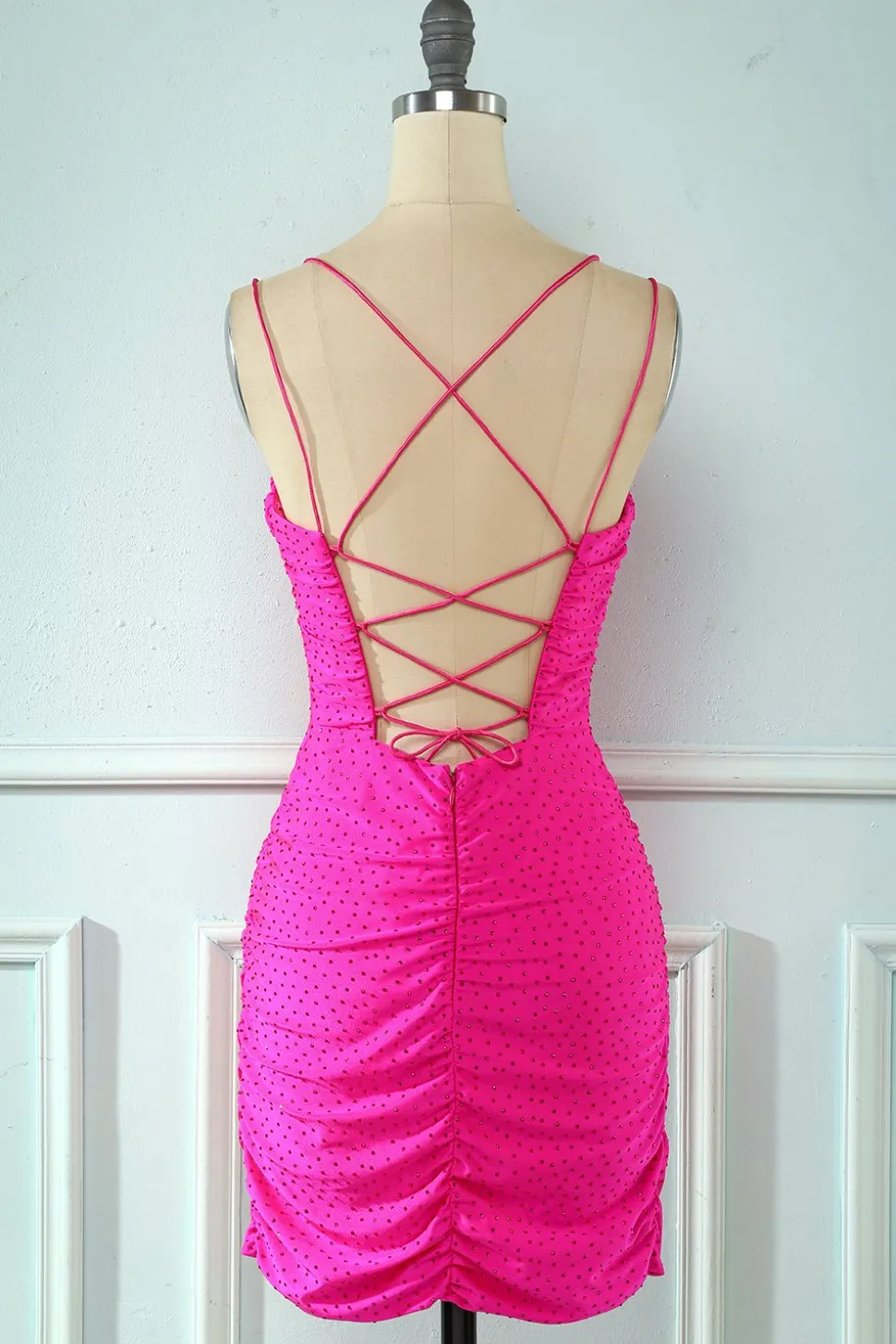 Vestido de festa apertado rosa com renda