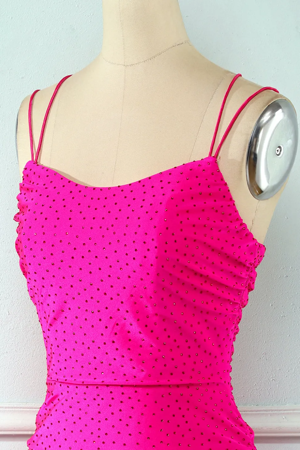 Vestido de festa apertado rosa com renda