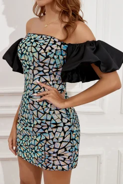 Vestido de festa azul com lantejoulas fora do ombro com mangas puff