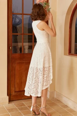 Vestido de festa branco alto baixo com renda sem mangas
