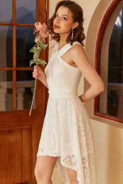 Vestido de festa branco alto baixo com renda sem mangas