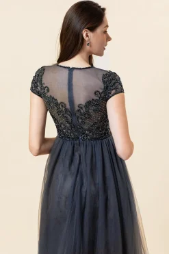 Vestido de Festa Cinza Escura Mangas Curtas