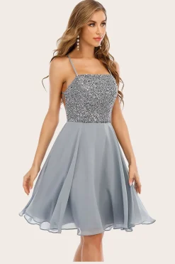 Vestido de festa curto de missangas cinzentas