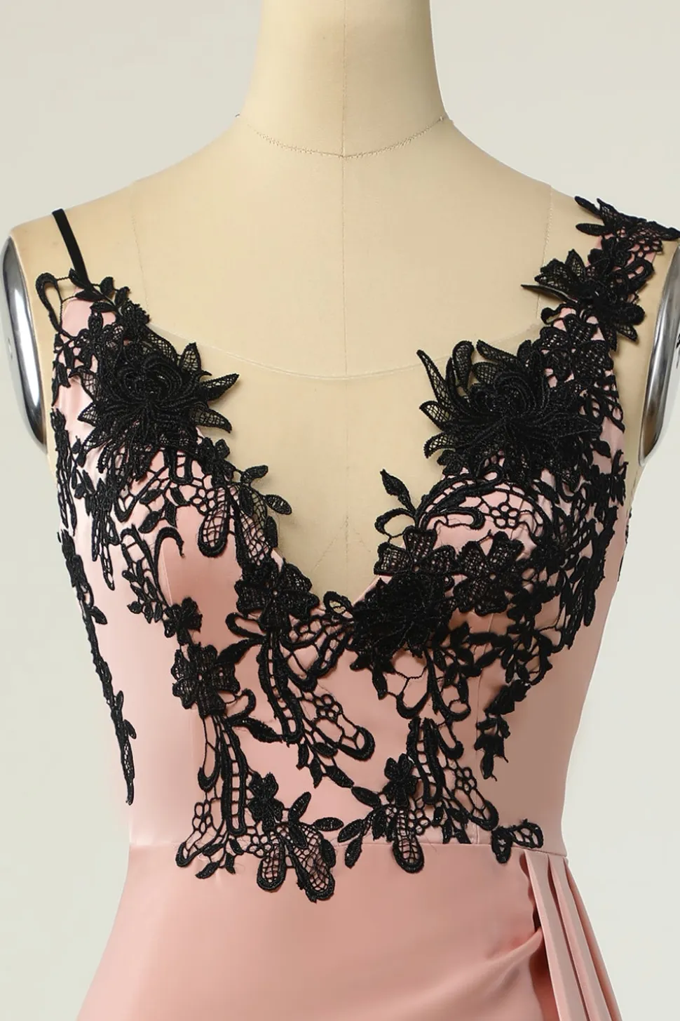 Vestido de festa de joelho nud de pescoço preto de baia preta