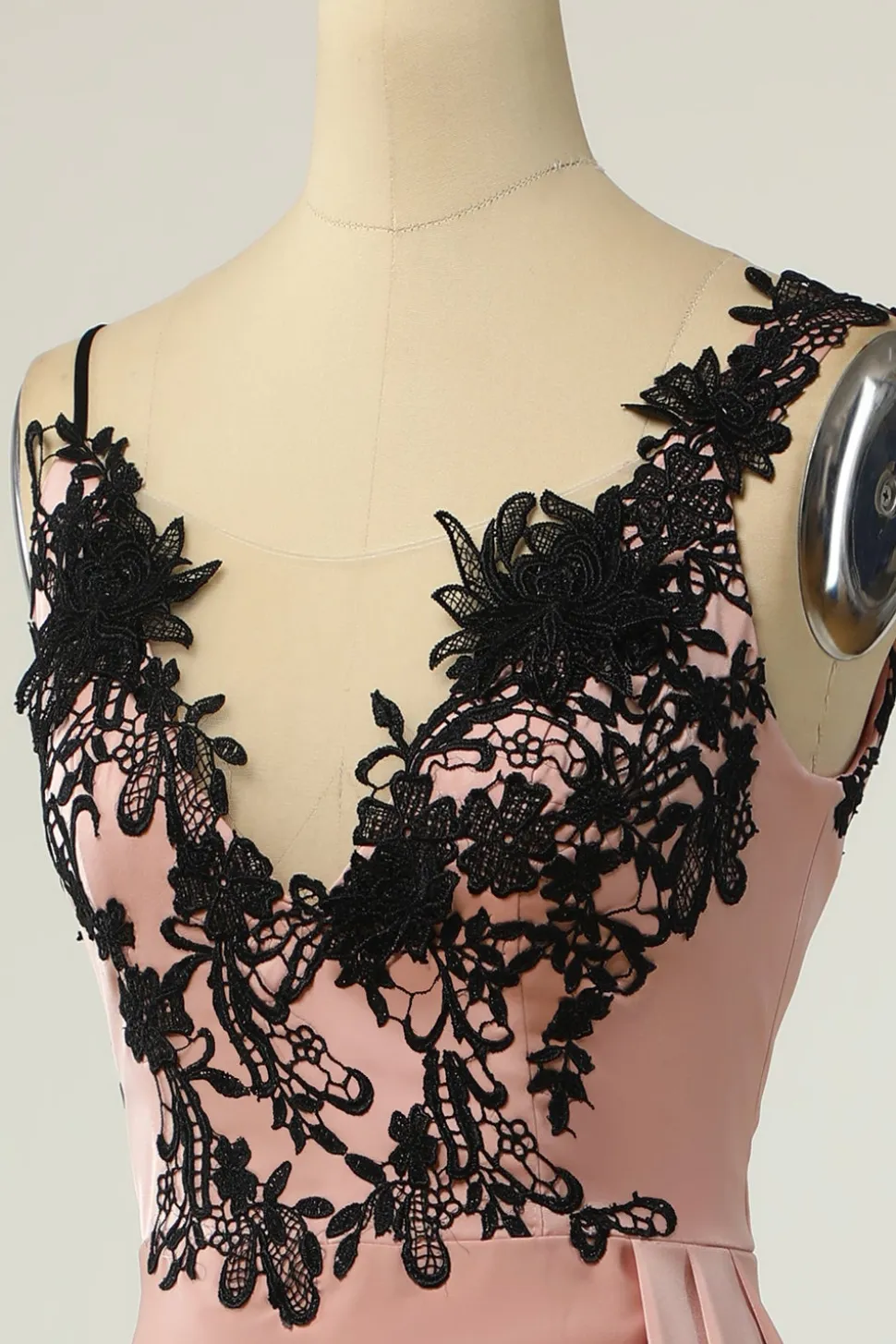 Vestido de festa de joelho nud de pescoço preto de baia preta