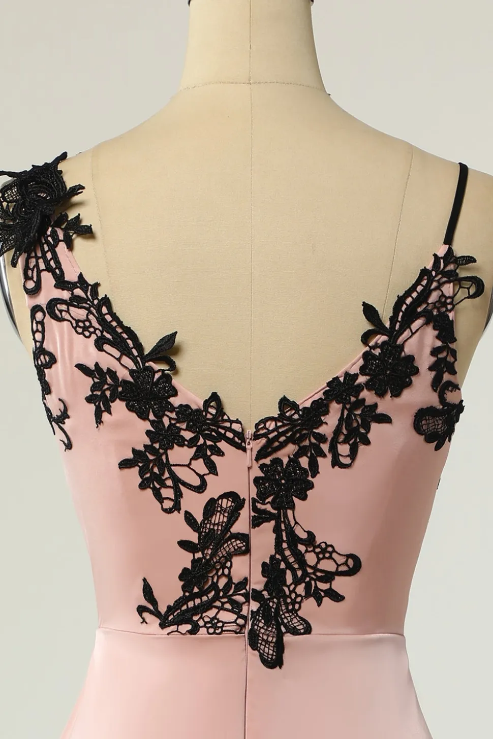 Vestido de festa de joelho nud de pescoço preto de baia preta