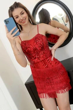 Vestido de festa de lantejoulas vermelhas equipado com franjas
