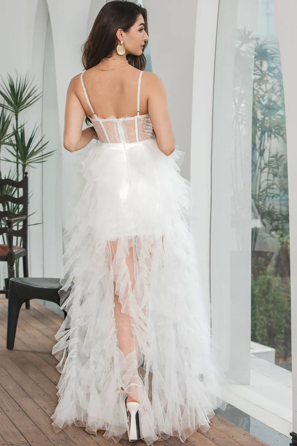 Vestido de festa de noivado branco alto baixo babado com renda