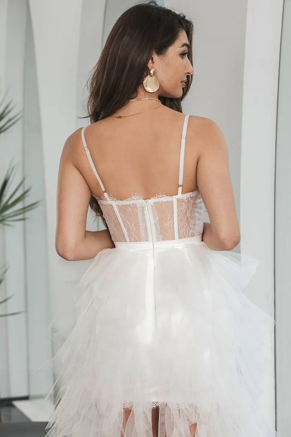 Vestido de festa de noivado branco alto baixo babado com renda