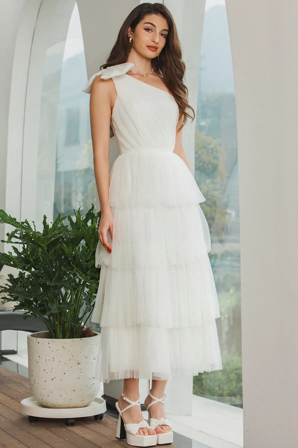 Vestido de festa de noivado longo branco de um ombro