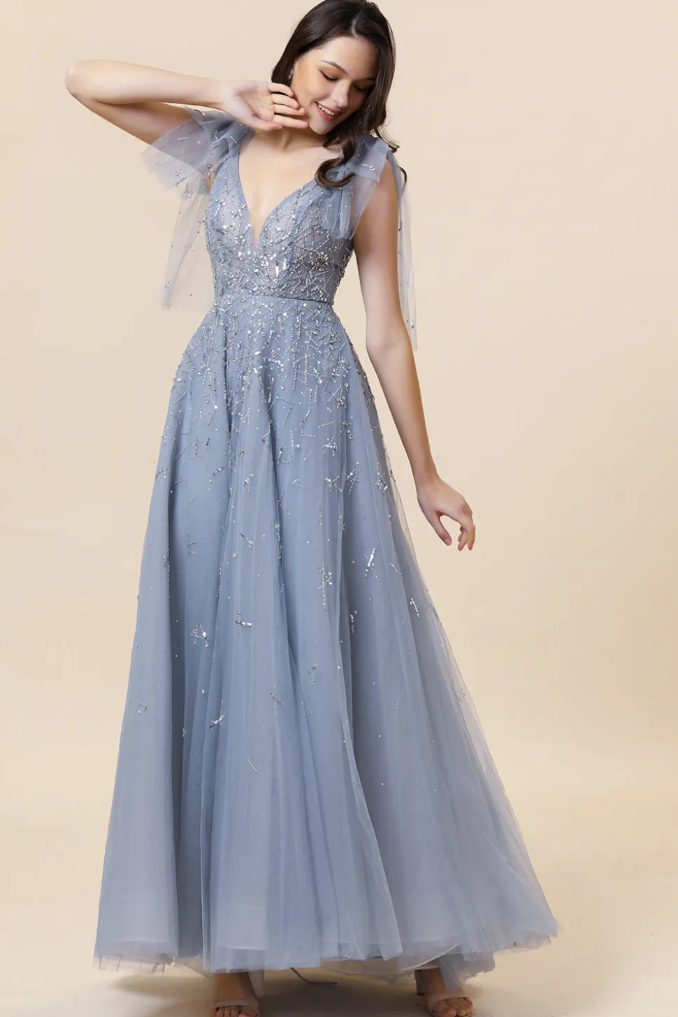 Vestido de Festa Tule Cinza Gola em V