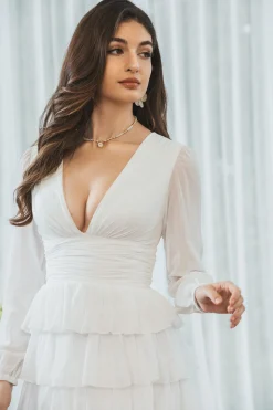 Vestido de formatura branco A-Line curto em camadas