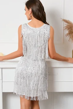 Vestido de homecoming curto v-pescoço prateado com franjas