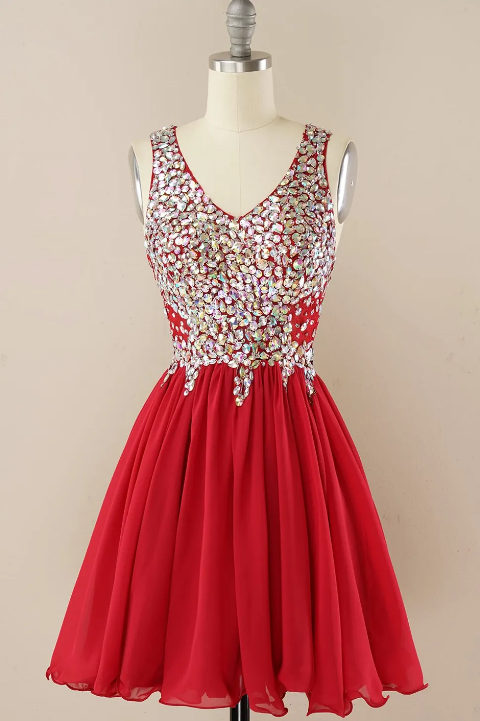 Vestido de homecoming de missangas vermelhas