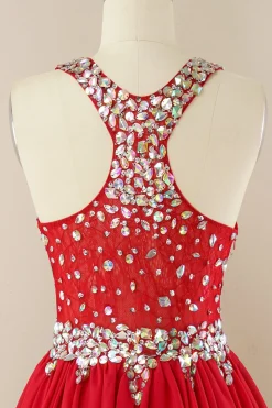 Vestido de homecoming de missangas vermelhas