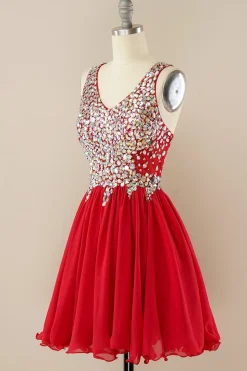 Vestido de homecoming de missangas vermelhas