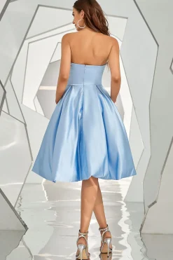 Vestido de homecoming sem alças azul céu