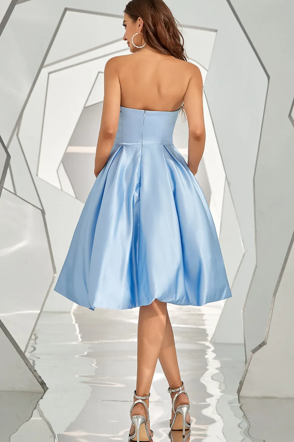 Vestido de homecoming sem alças azul céu
