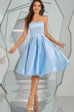 Vestido de homecoming sem alças azul céu