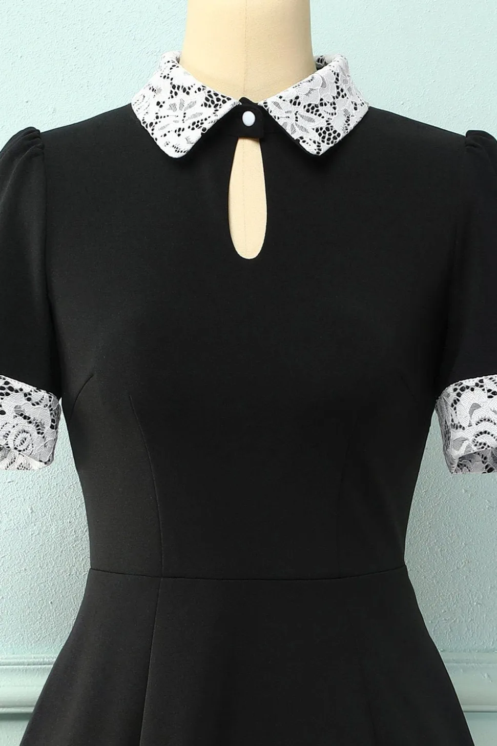 Vestido de lapela preto com bolsos