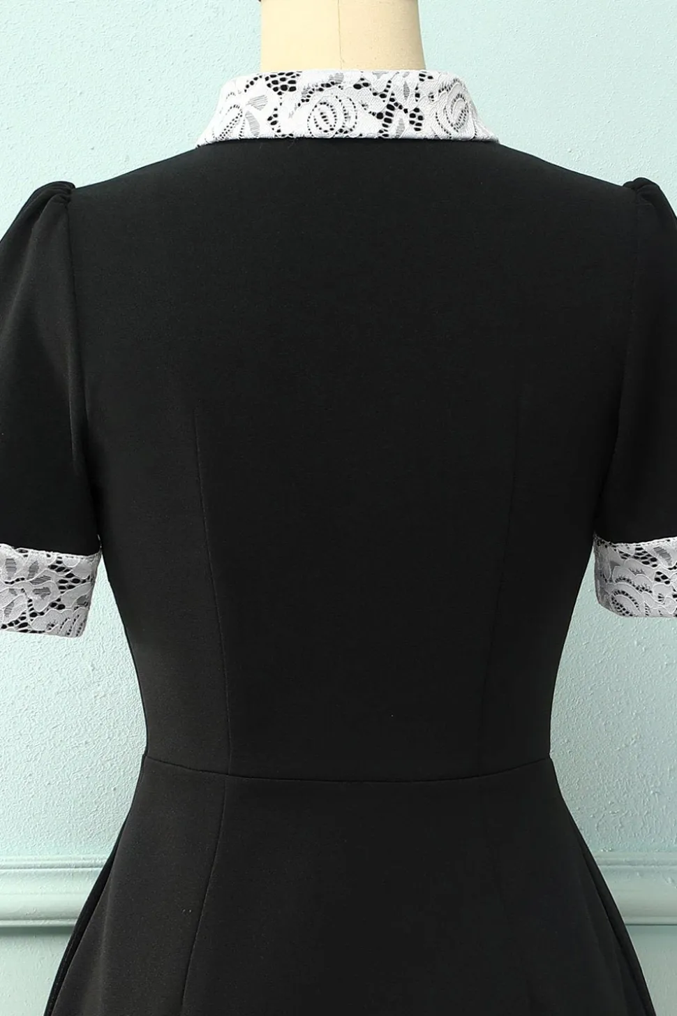 Vestido de lapela preto com bolsos