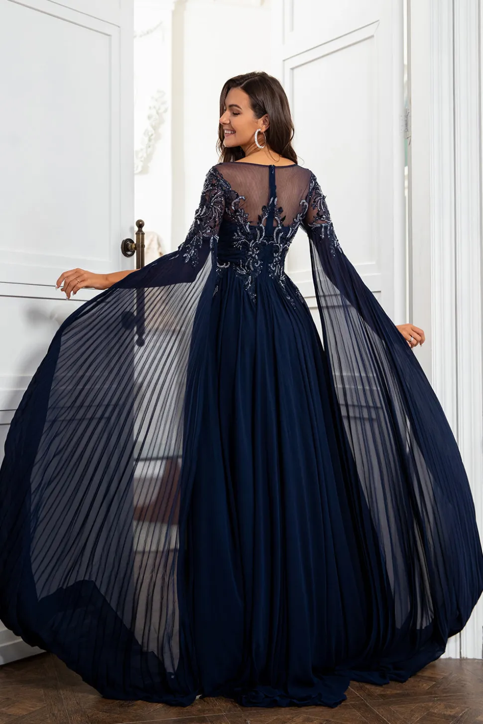 Vestido de mãe da marinha com apliques