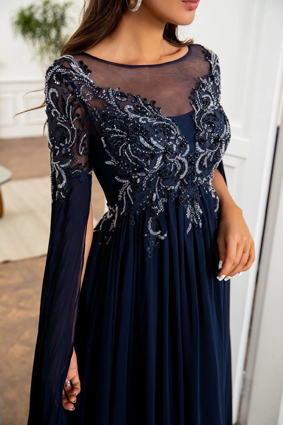 Vestido de mãe da marinha com apliques