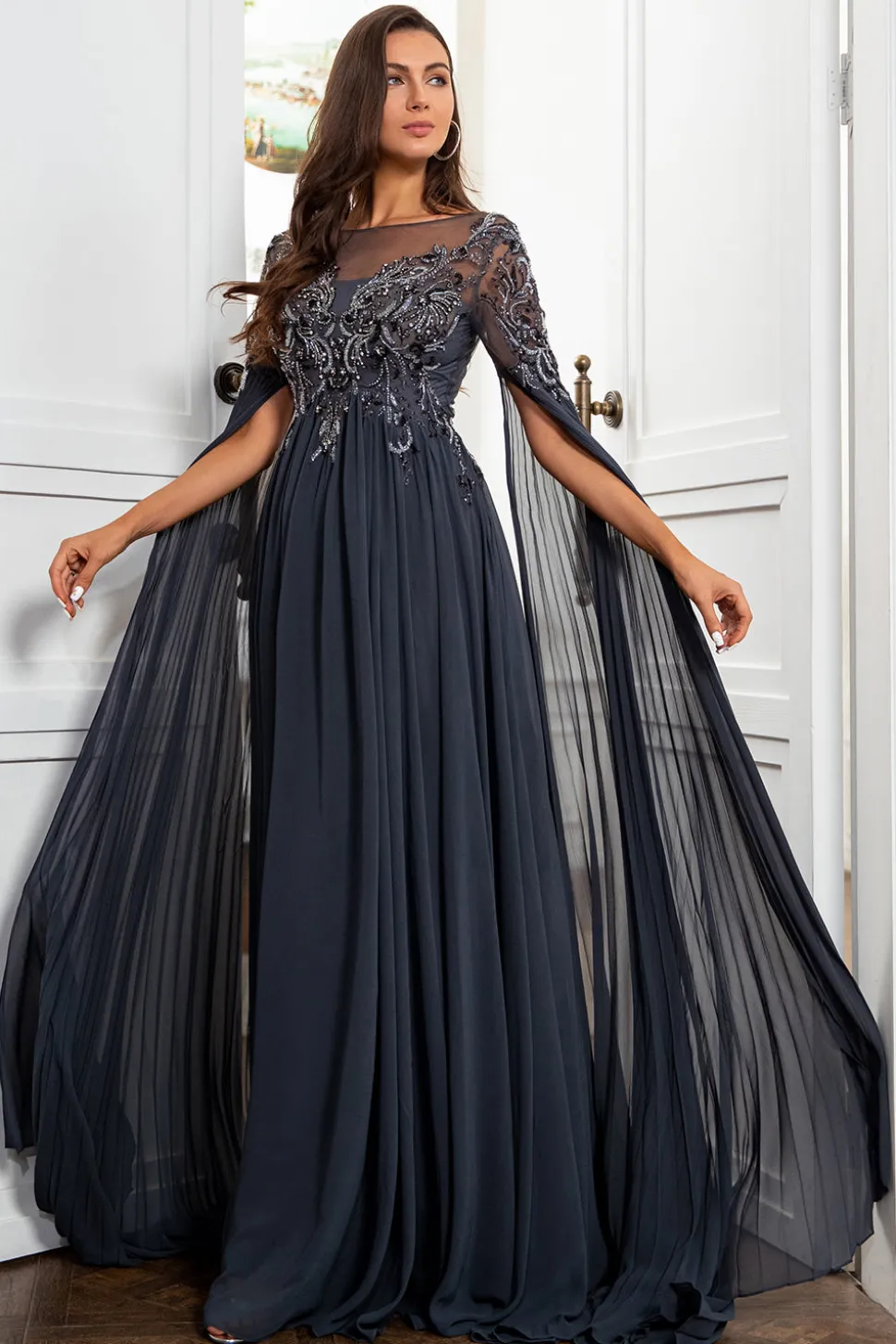 Vestido de mãe da marinha com apliques