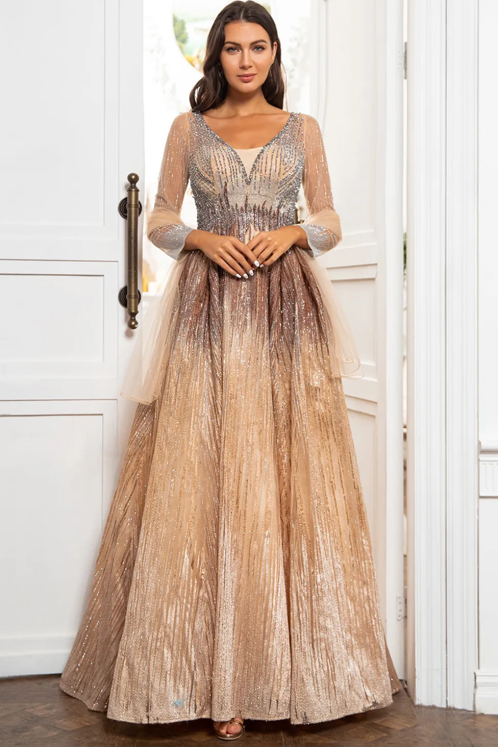 Vestido de mãe de ouro v luxuoso v com missangas
