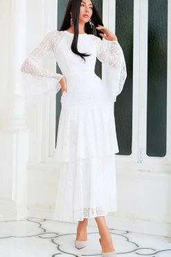 Vestido de mãe de renda branca de joia com mangas queimadas