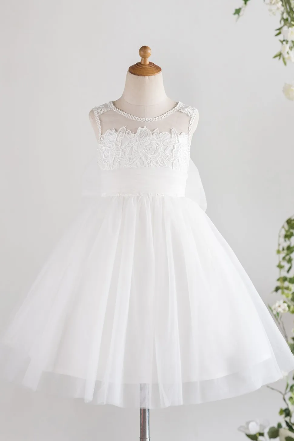 Vestido de menina flor branca com arco