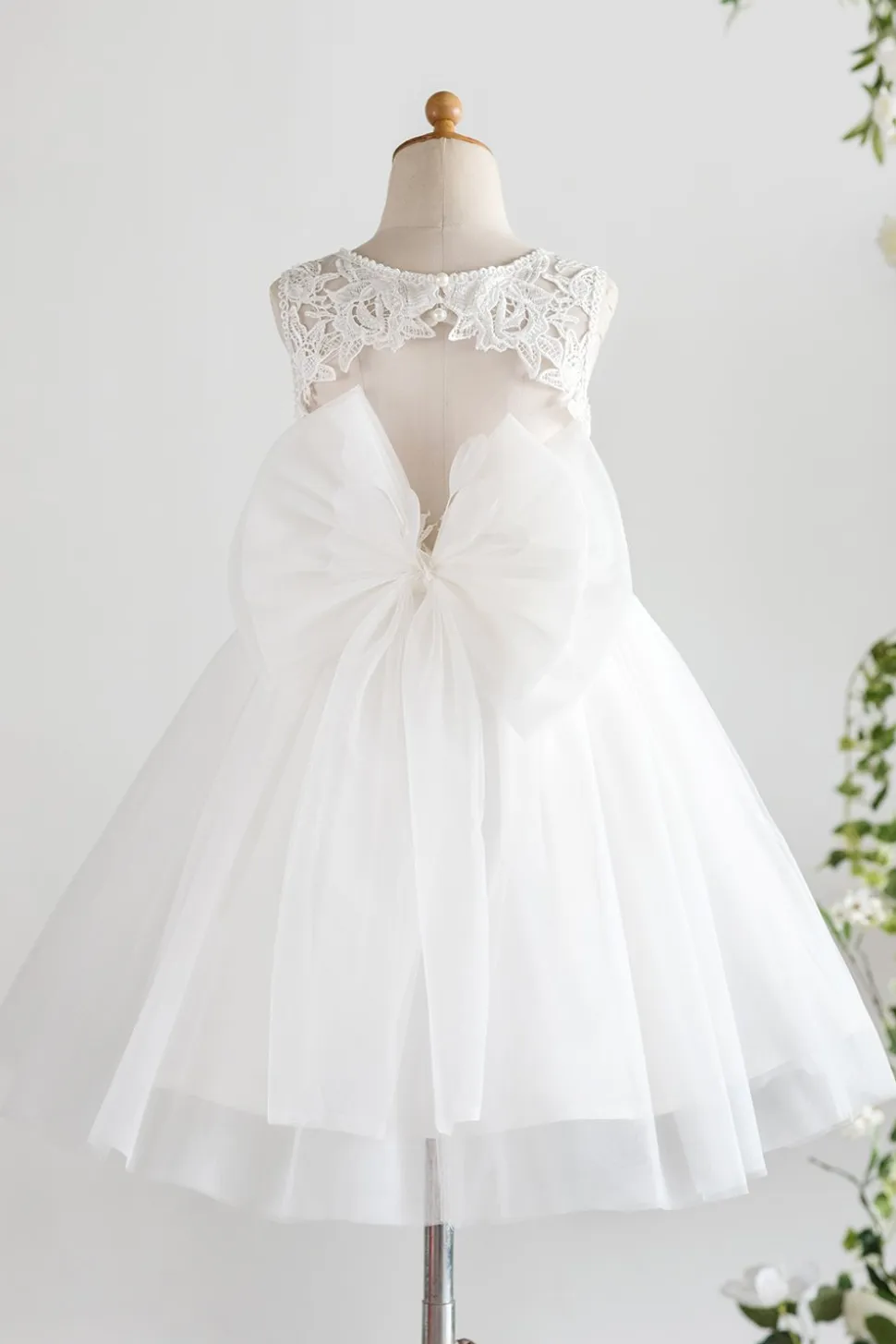 Vestido de menina flor branca com arco