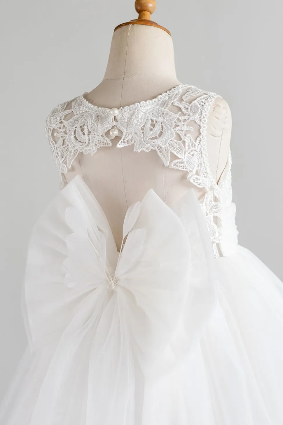 Vestido de menina flor branca com arco