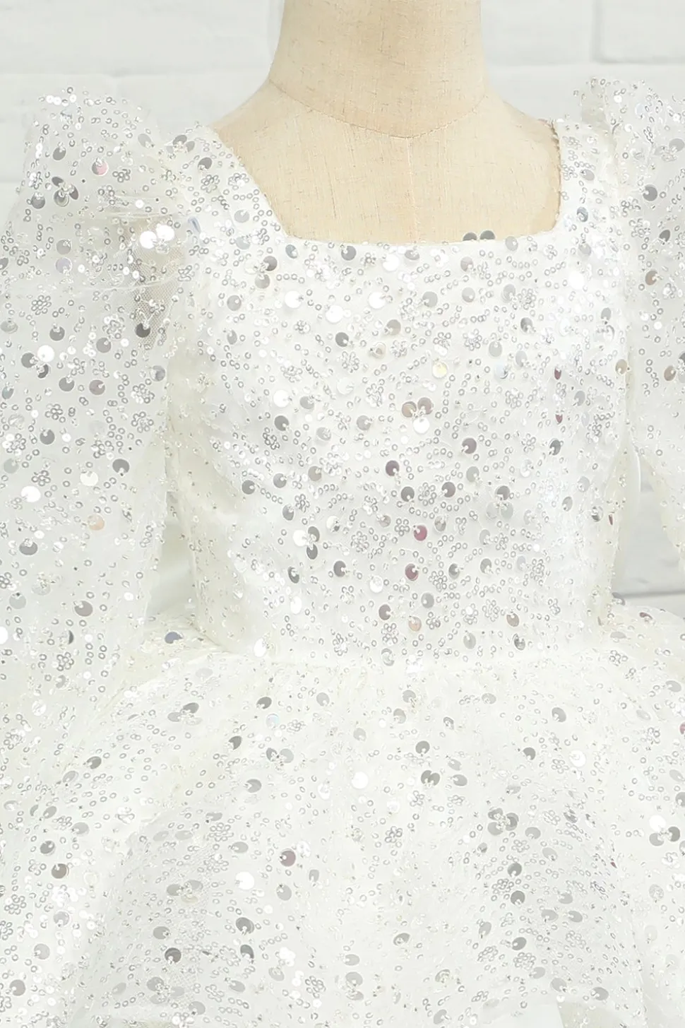 Vestido de menina flor de lantejoulas de marfim com arco