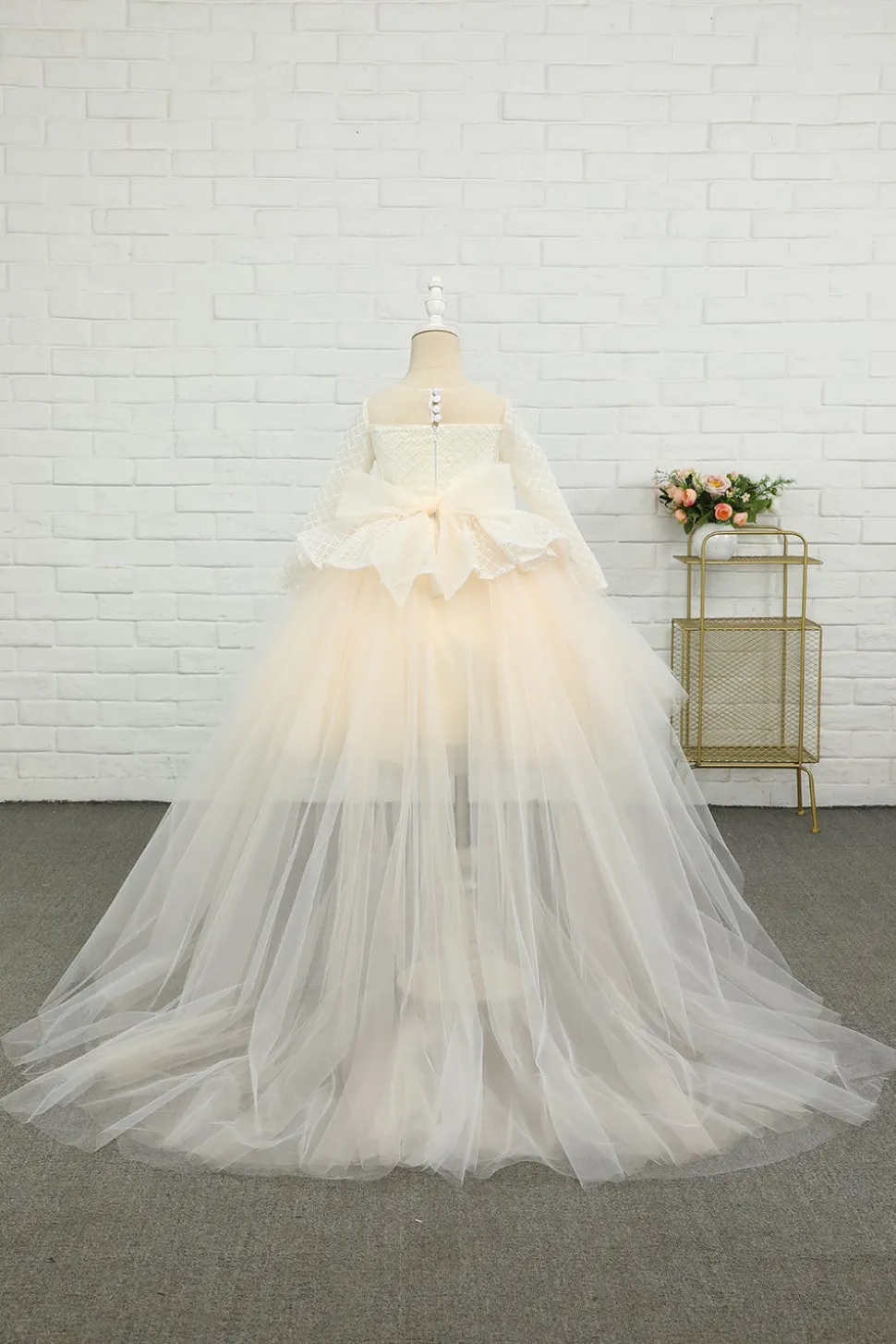 Vestido de menina flor de damasco alto-baixo com arco