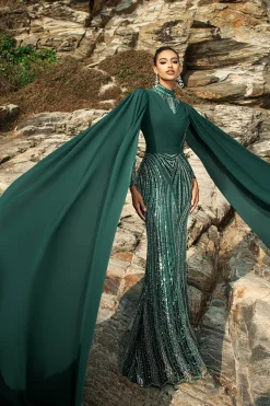 Vestido de noite de sereia verde escuro brilhante com mangas de cabo